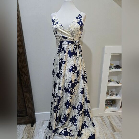 Lulus Tea Gardens Navy Blue Floral Print Satin Maxi Dress NWT Small blue/white - Picture 3 of 7